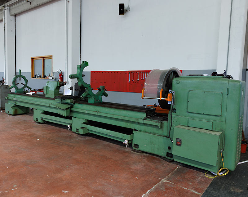 Machining center for precision mechanical work