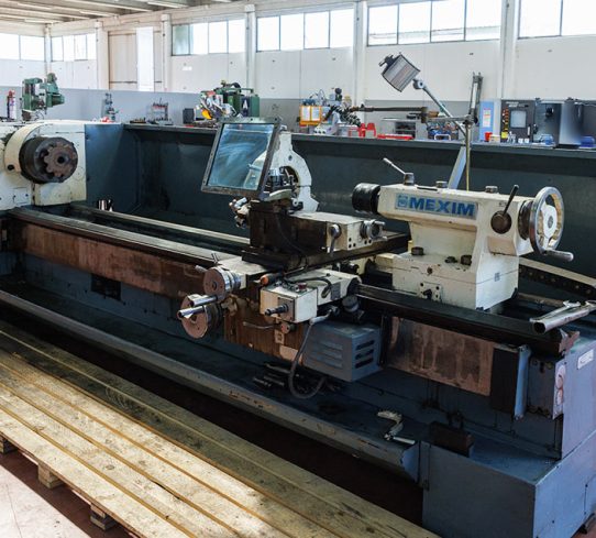 Mexim 34 MT manual lathe with between-center distance