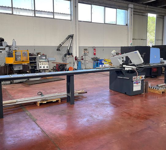 Macc band saw machine for precision metal cutting