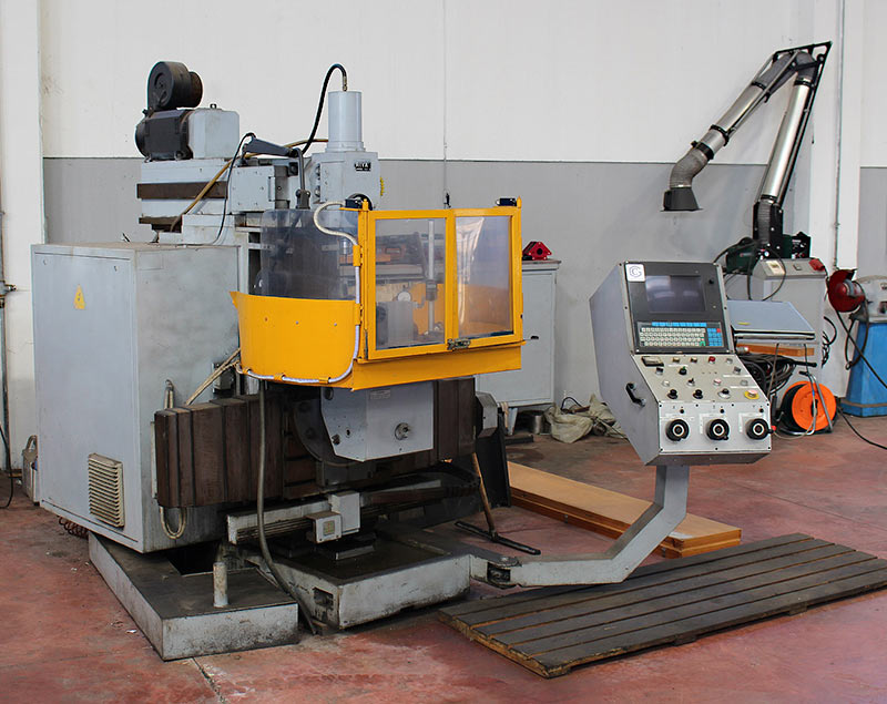 Haas 1000 vertical machining center for precision mechanical work